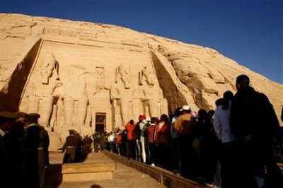Kidnappers seize foreign tourists in Egypt